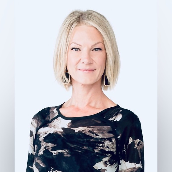 Meet your Posher, Jennifer - Picture 4 of 4